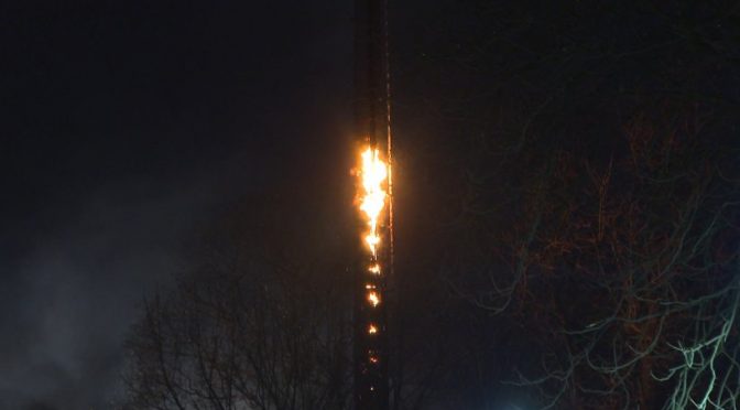 Hambourg, Allemagne : Une antenne de téléphonie mobile transformée en torche – 20 mars 2019